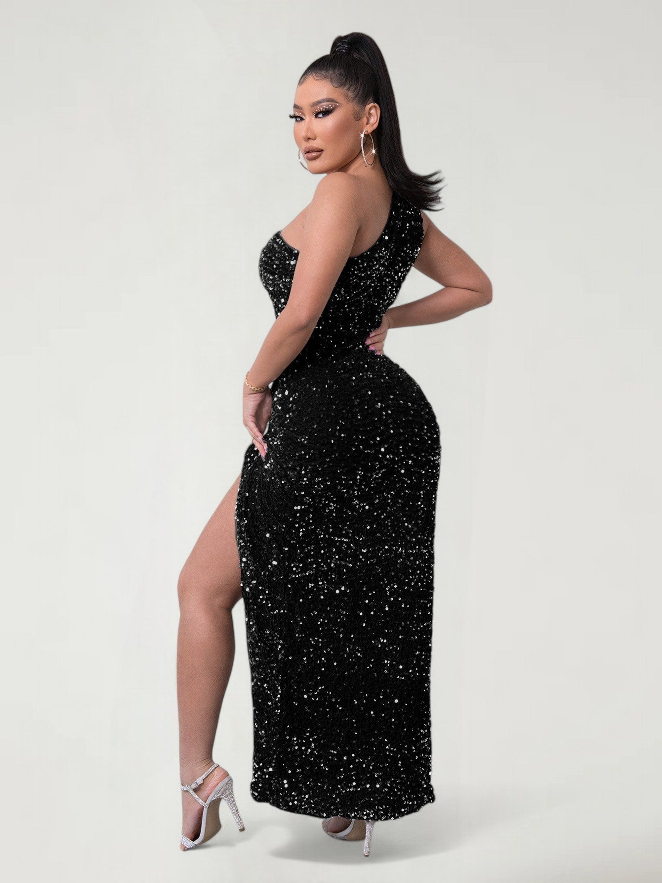 AMARA™ | Vestido de noche de lentejuelas de un solo hombro con abertura alta