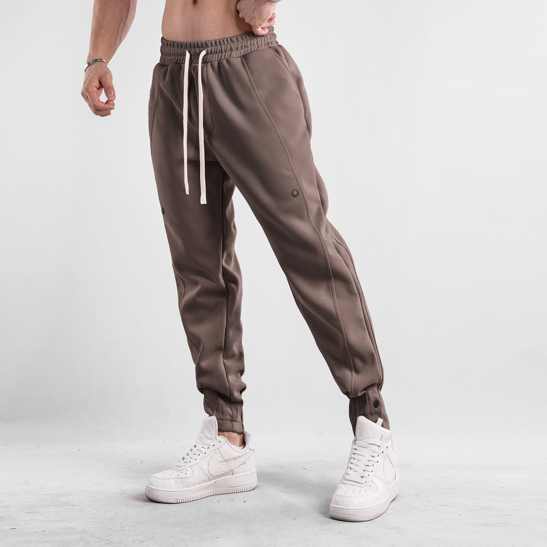 AERON™ | Pantalones casuales de hombre con cordón y pernera cónica Tech