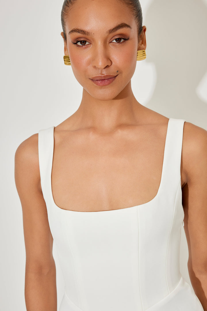 MILENA – Minimalist Elegance in a Timeless Dress