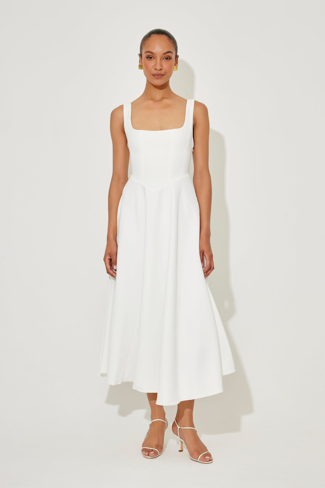 MILENA – Minimalist Elegance in a Timeless Dress