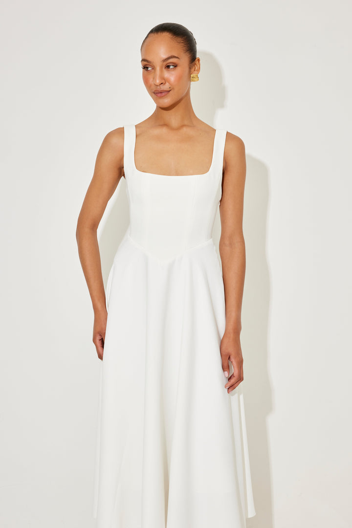 MILENA – Minimalist Elegance in a Timeless Dress