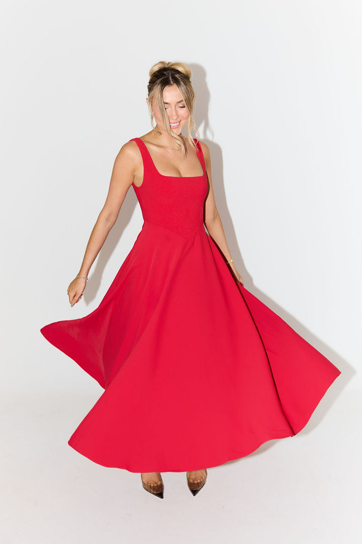 MILENA – Minimalist Elegance in a Timeless Dress
